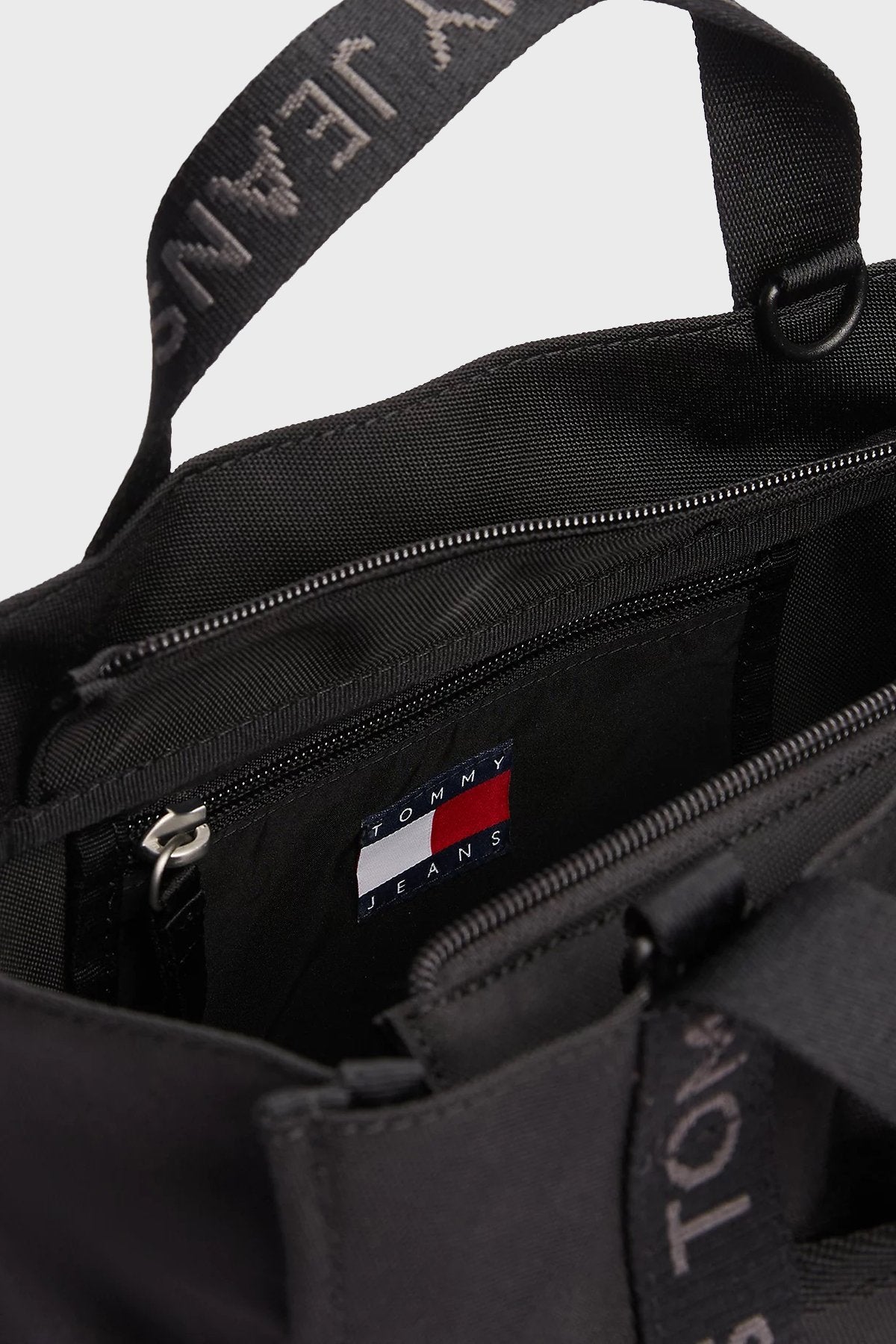 T.O.M.M.Y H.I.L.F.I.G.E.R Women's Crossbody Bag