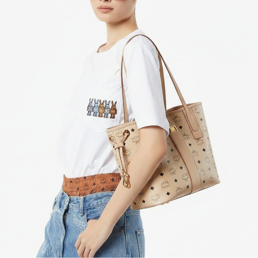 M.C.M REVERSIBLE SHOULDER BAG