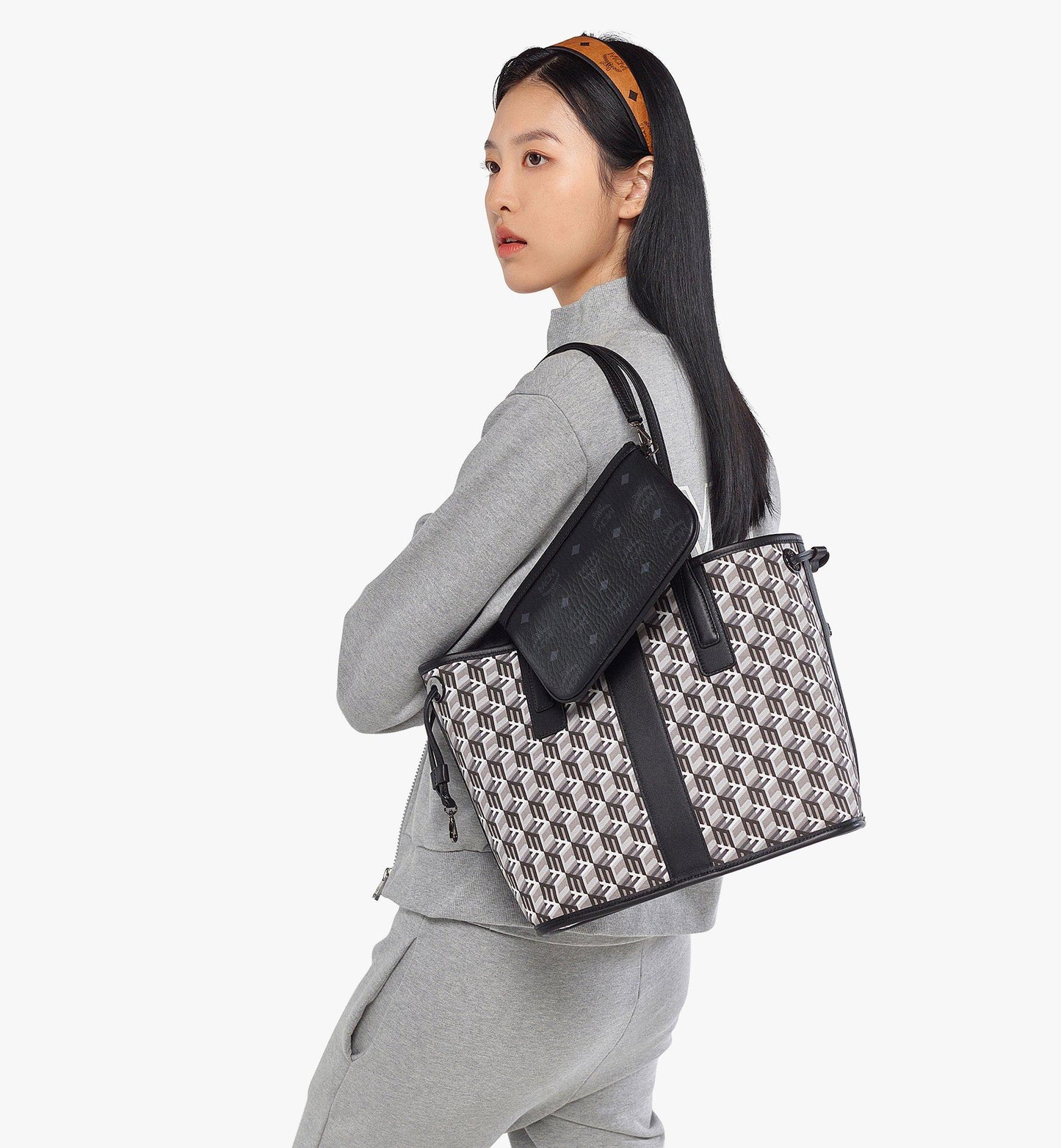 M.C.M REVERSIBLE SHOULDER BAG