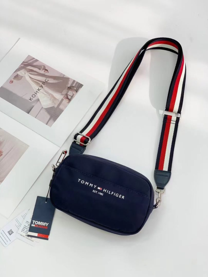 T.O.M.M.Y. H.I.L.F.I.G.E.R. Crossbody Bag