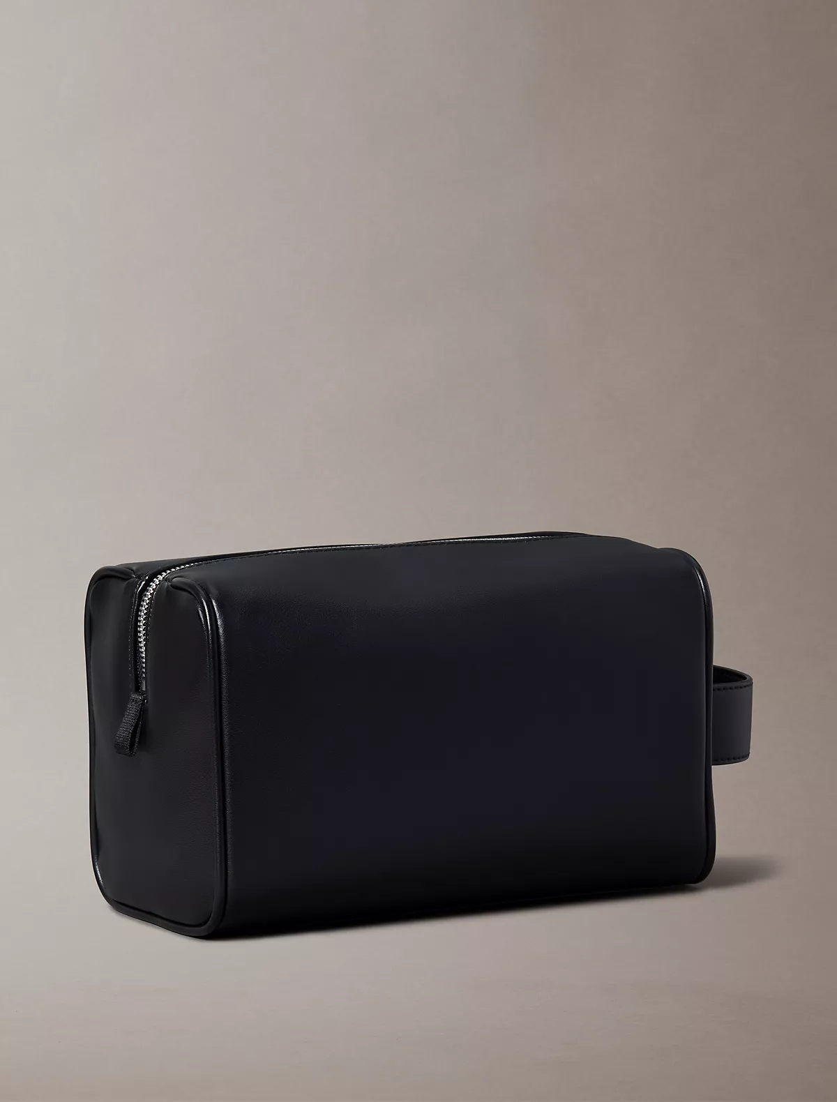 C.A.L.V.I.N K.L.E.I.N Solid Dopp Kit (MAKEUP BAG)