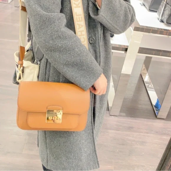 M.I.C.H.A.E.L. K.O.R.S. CROSSBODY BAG