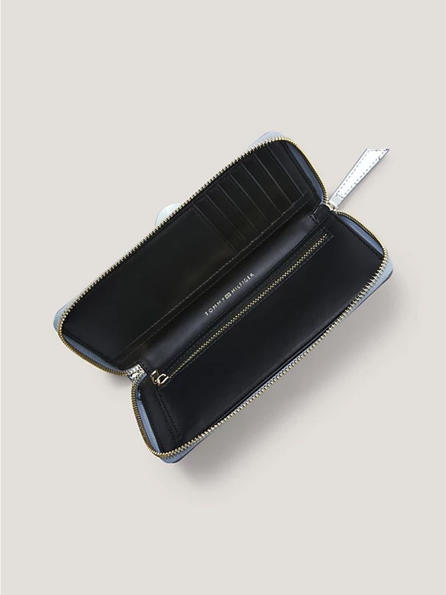 T.O.M.M.Y H.I.L.F.I.G.E.R Large Metallic Wristlet Wallet Gift Set Silver