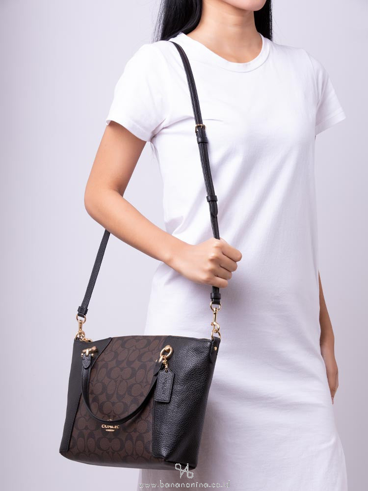 C.O.A.C.H.Kacey Satchel In Signature Canvas HANDBAG