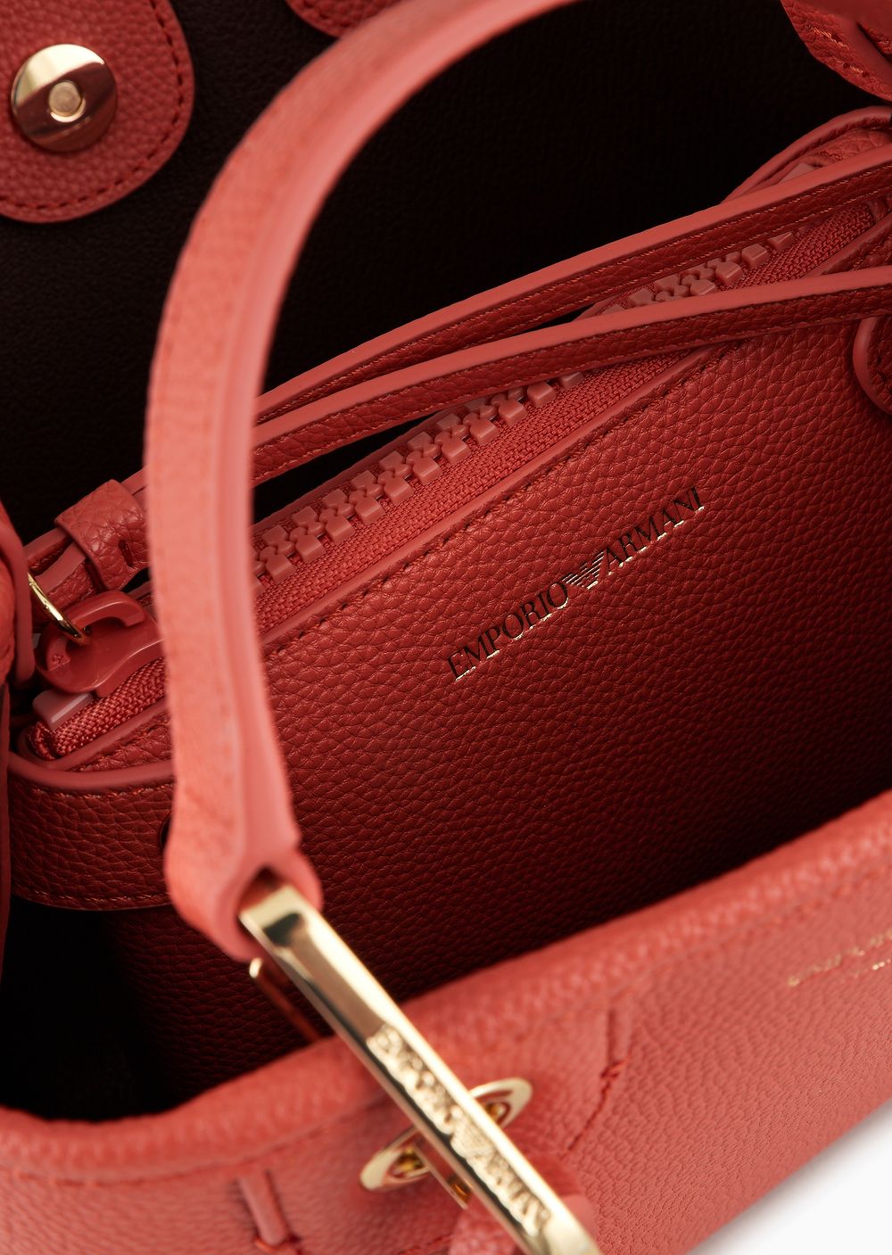 E.M.P.O.R.I.O A.R.M.A.N.I SHOULDER BAG