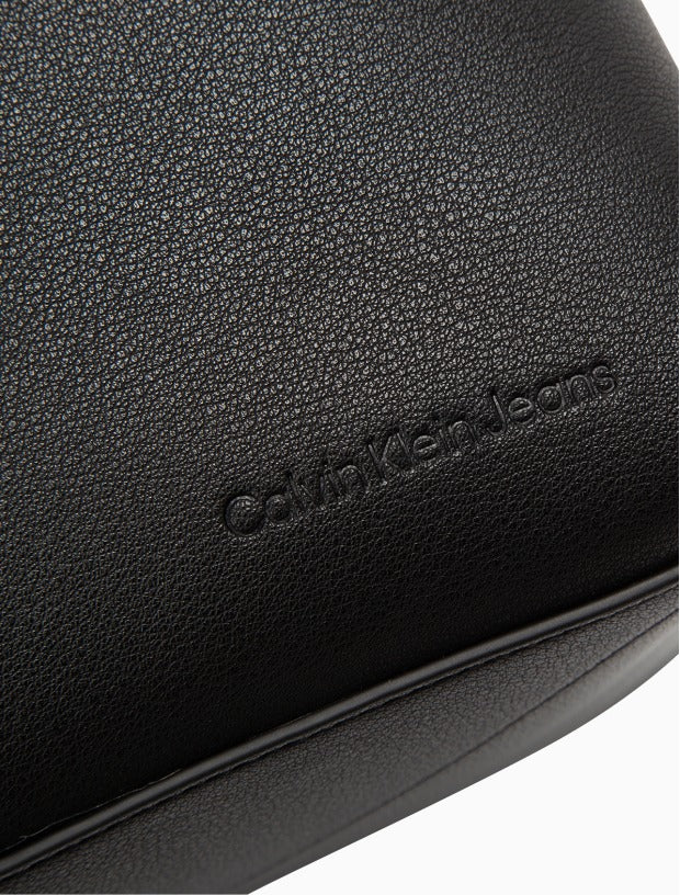 C.A.L.V.I.N K.L.E.I.N SHOULDER BAG