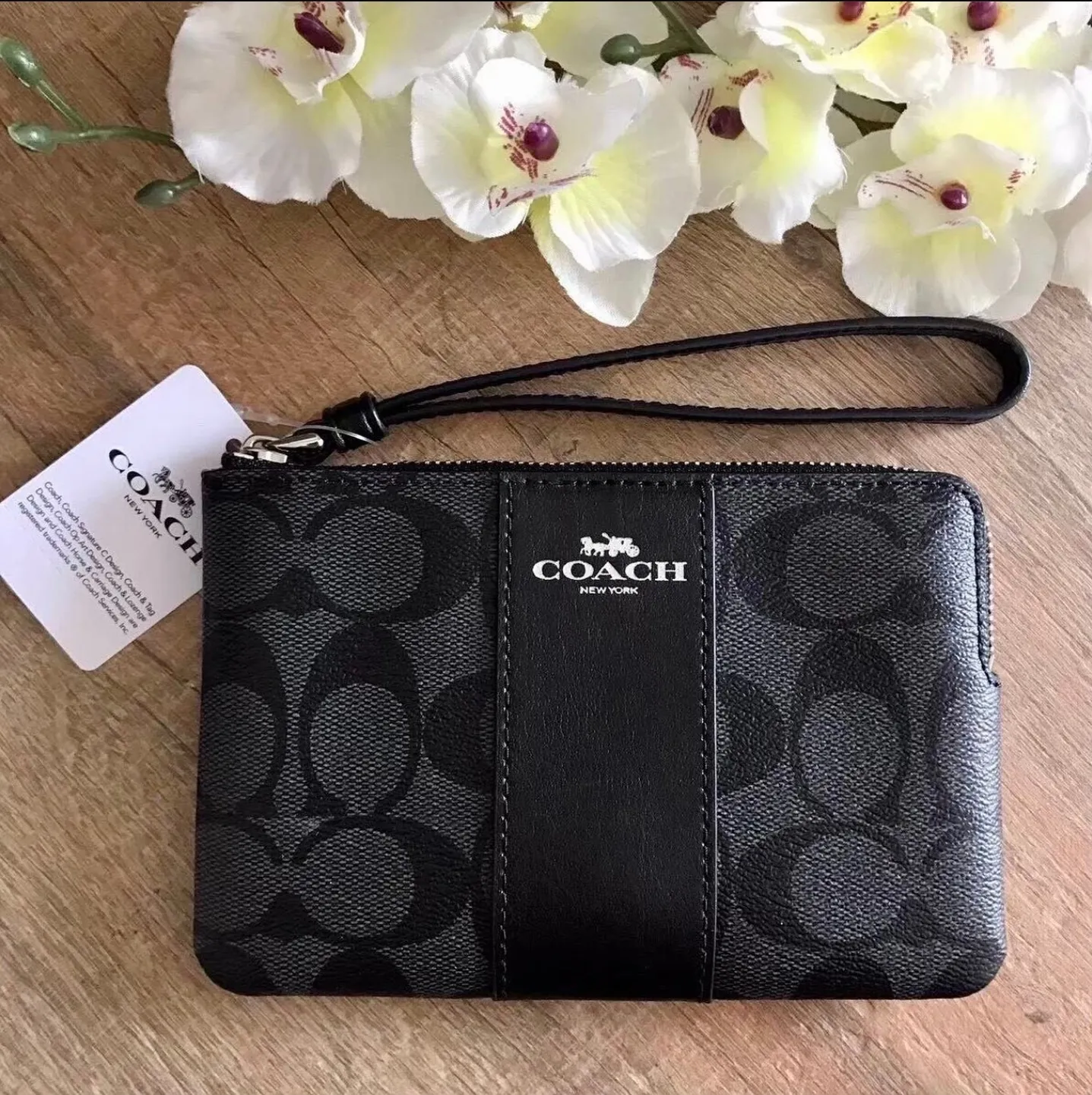 C.O.A.C.H CORNER ZIP WRISTLET