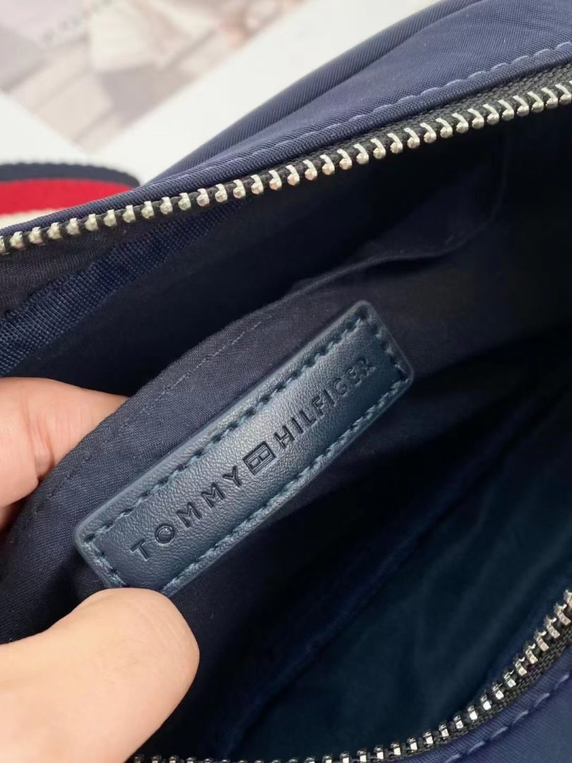 T.O.M.M.Y. H.I.L.F.I.G.E.R. Crossbody Bag