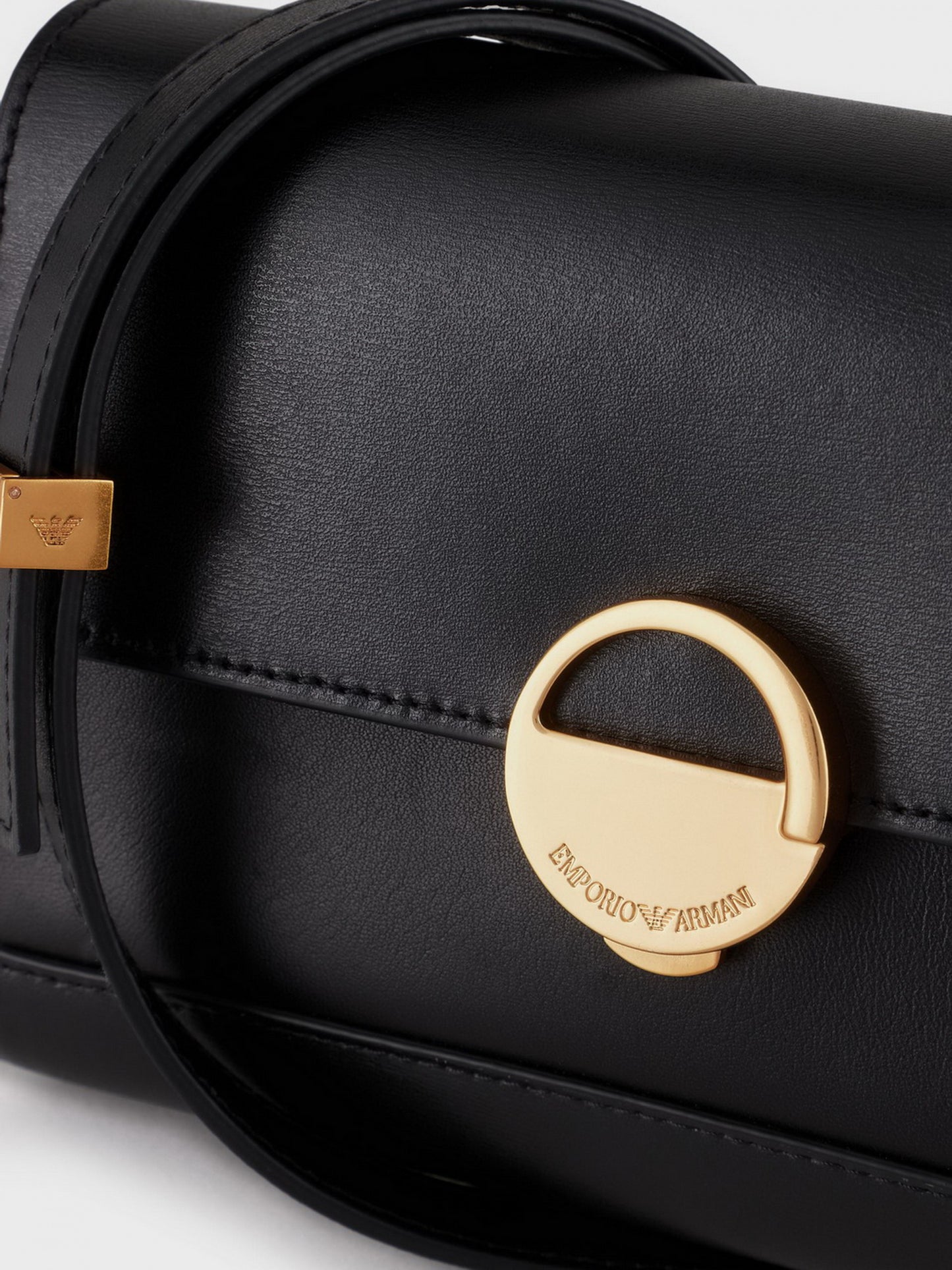 E.M.P.O.R.I.O A.R.M.A.N.I  CROSS LOCK BAG