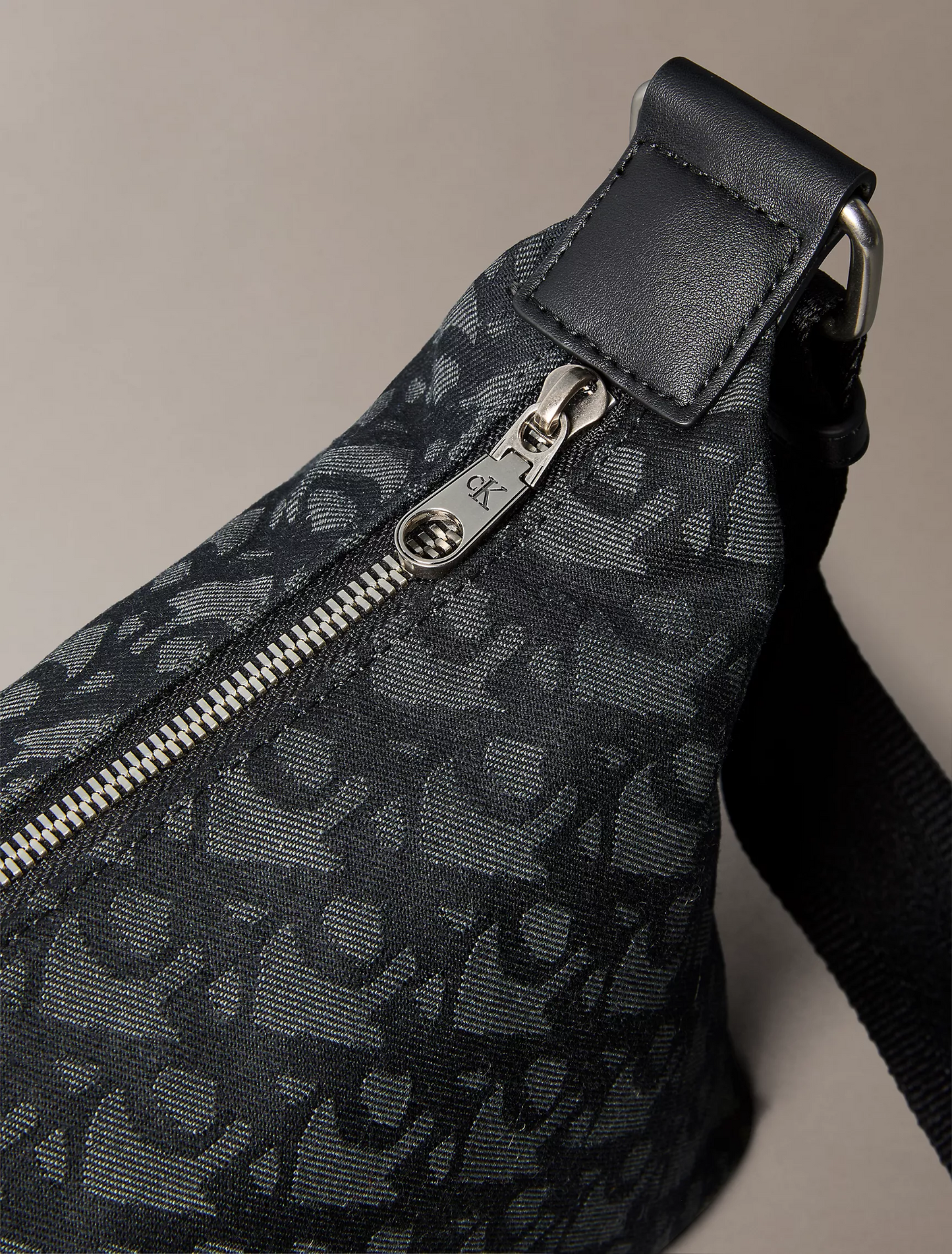 C.A.L.V.I.N K.L.E.I.N  Ultralight Logo Jacquard Shoulder Bag
