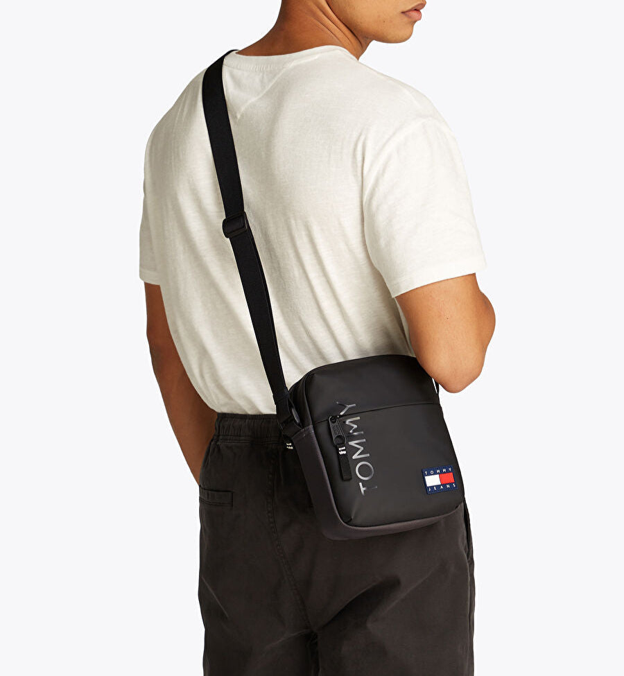 T.O.M.M.Y H.I.L.F.I.G.E.R Essential Cross-Body Reporter Bag