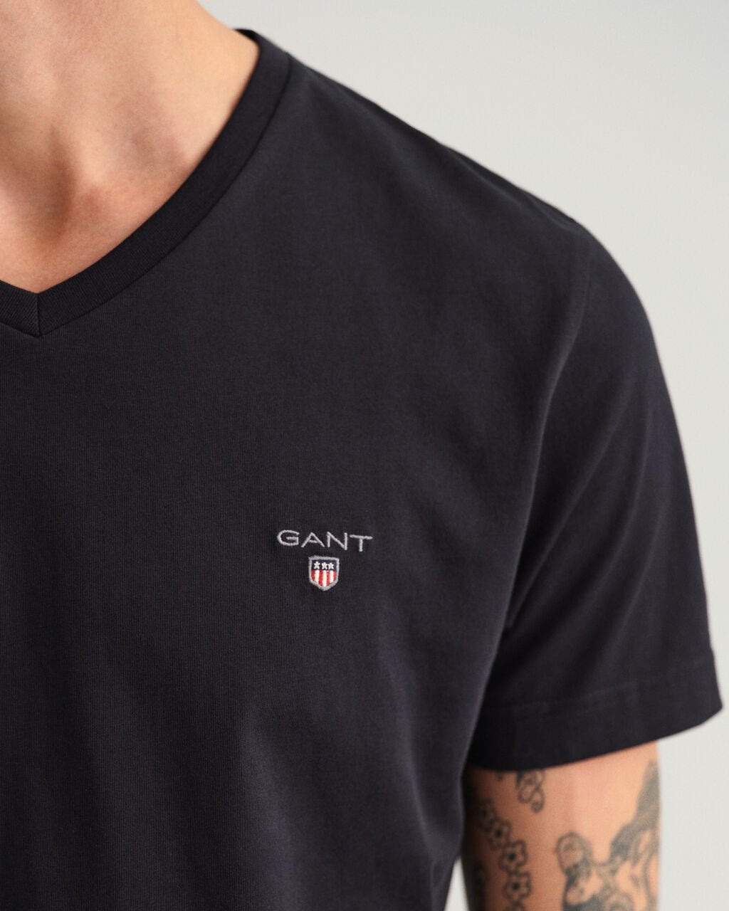 G.a.N_T Original Slim Fit V-Neck T-Shirt Black