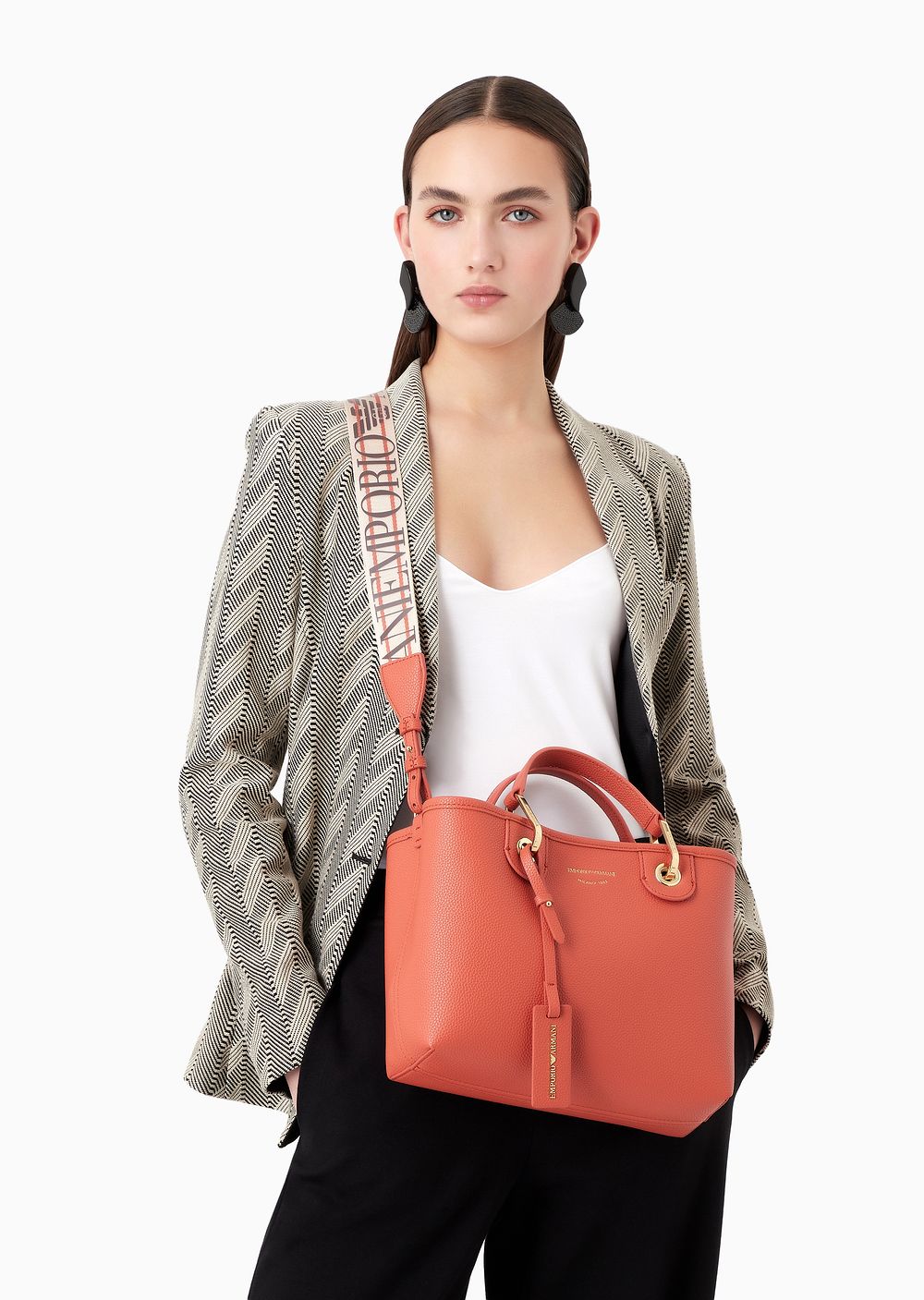 E.M.P.O.R.I.O A.R.M.A.N.I SHOULDER BAG