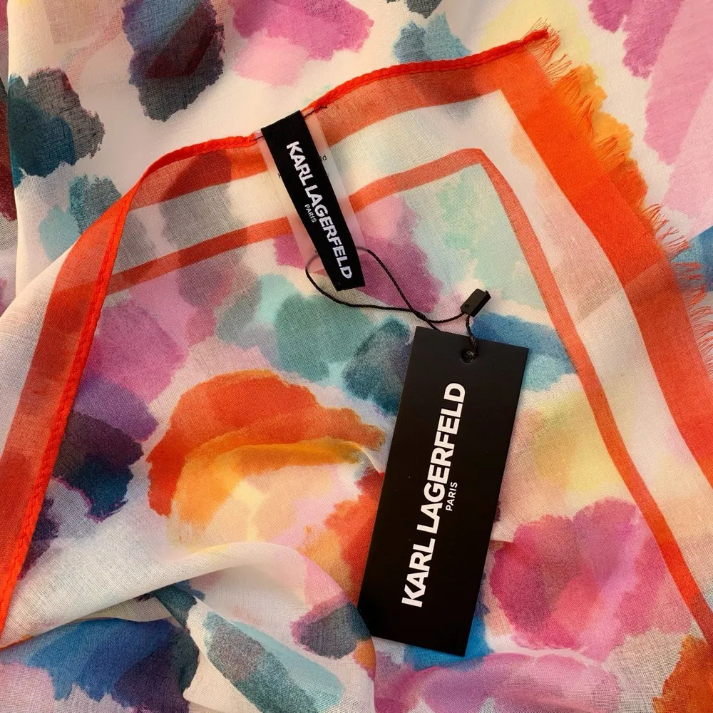 K.A.R.L L.A.G.E.R.F.E.L.D Scarf