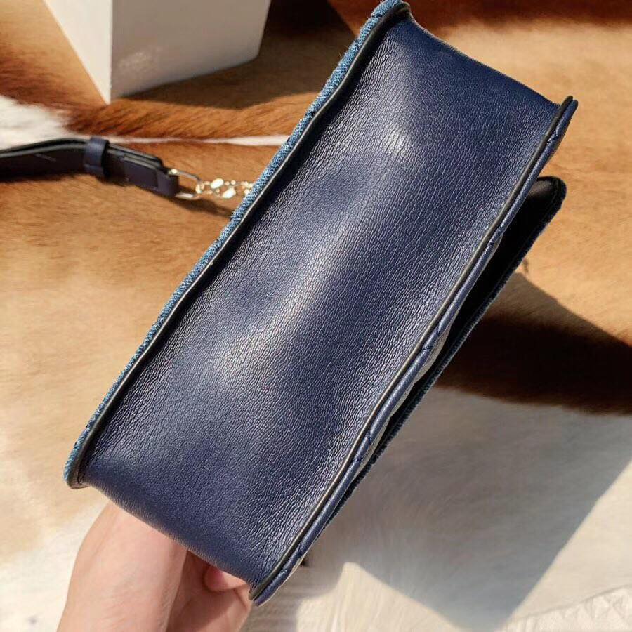 G.U.E.S.S CROSSBODY BAG