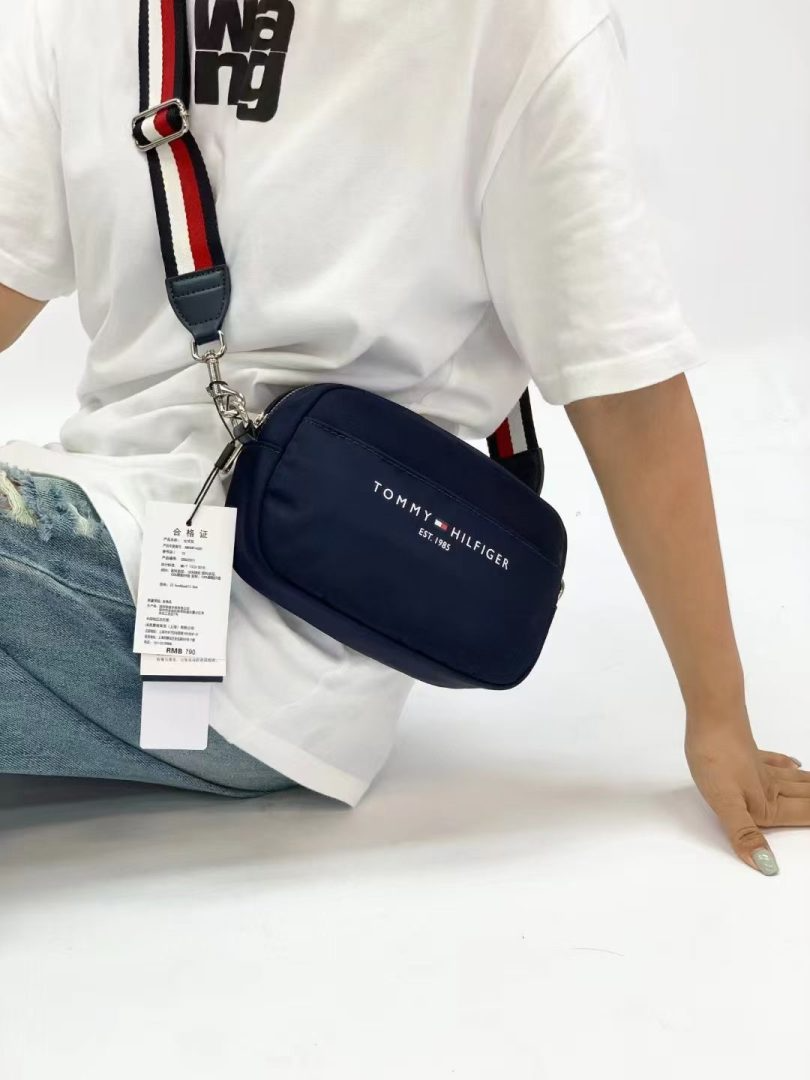 T.O.M.M.Y. H.I.L.F.I.G.E.R. Crossbody Bag