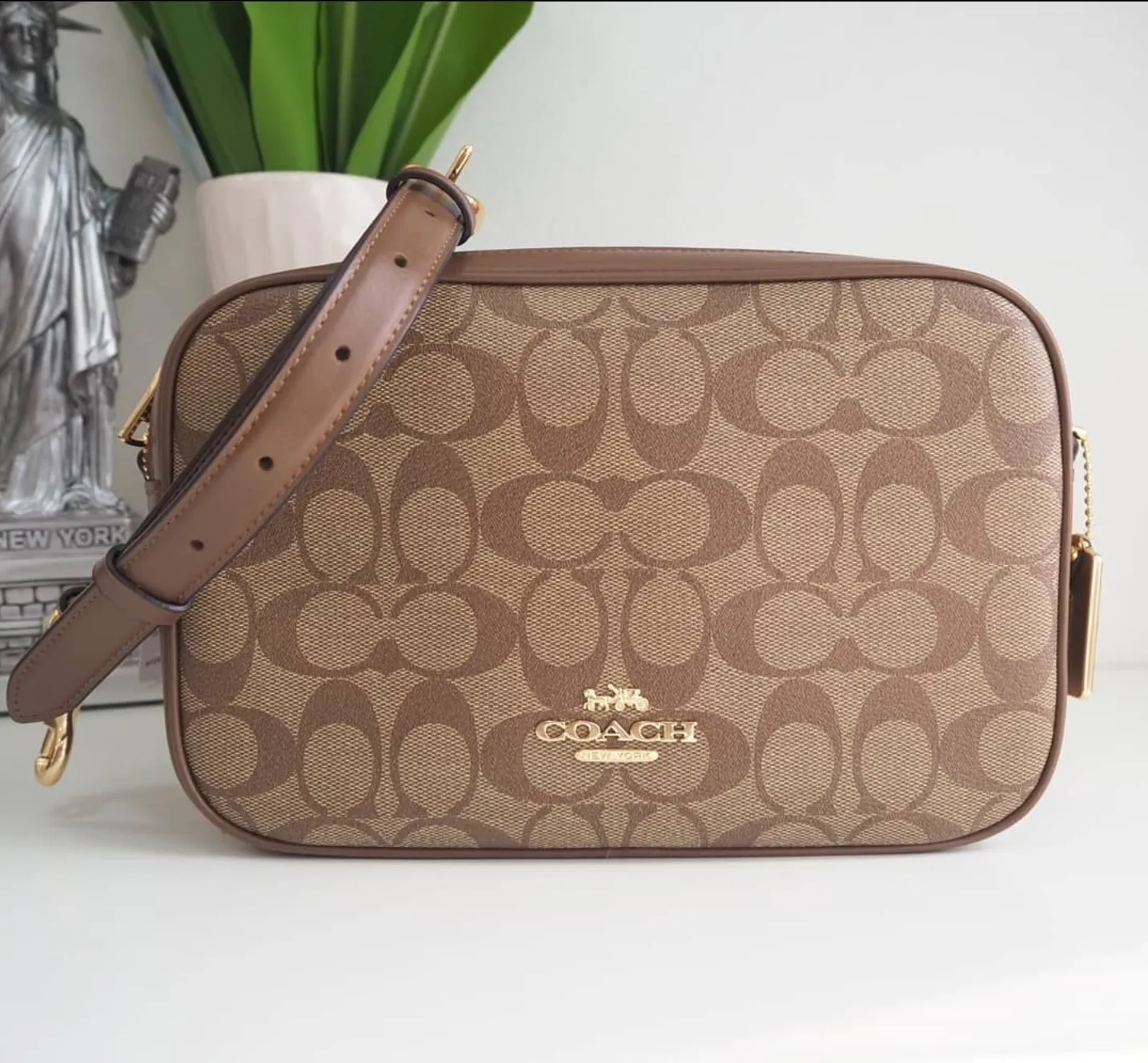 C.O.A.C.H.  Jes Crossbody