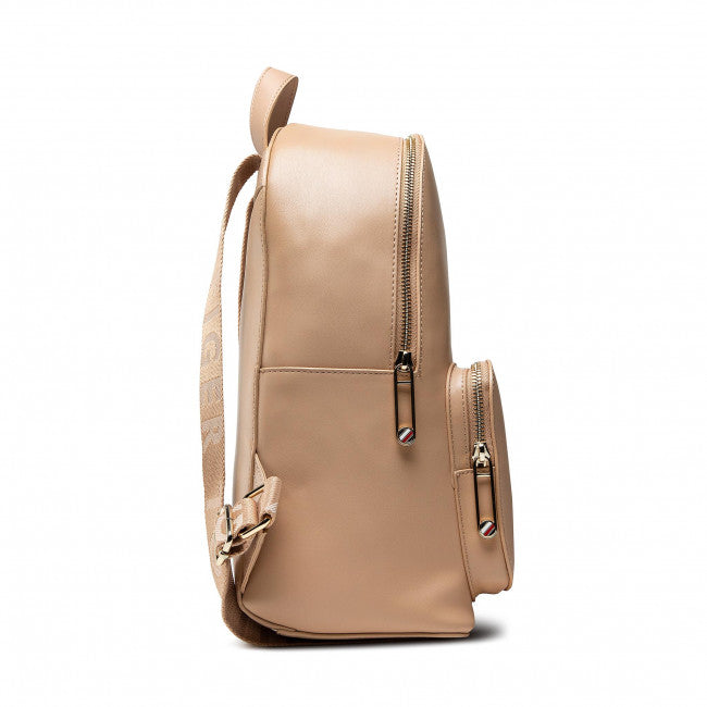 T.O.M.M.Y. H.I.L.F.I.G.E.R. ICONIC SIGNATURE PLAQUE BACKPACK