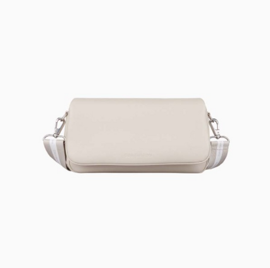 C.A.L.V.I.N K.L.E.I.N Shoulder Bags