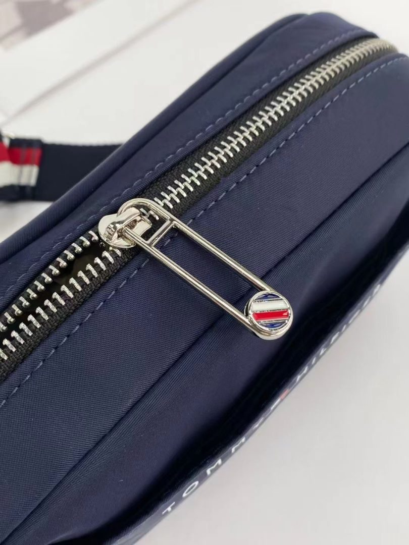 T.O.M.M.Y. H.I.L.F.I.G.E.R. Crossbody Bag