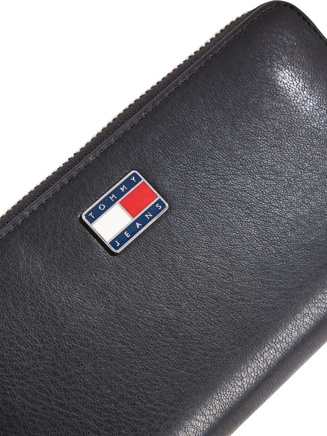 T.O.M.M.Y H.I.L.F.I.G.E.R Badge Zip Wallet