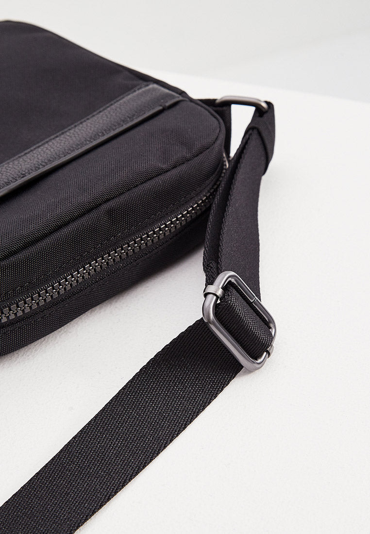 C.A.L.V.I.N. K.L.E.I.N. MESSENGER BAG