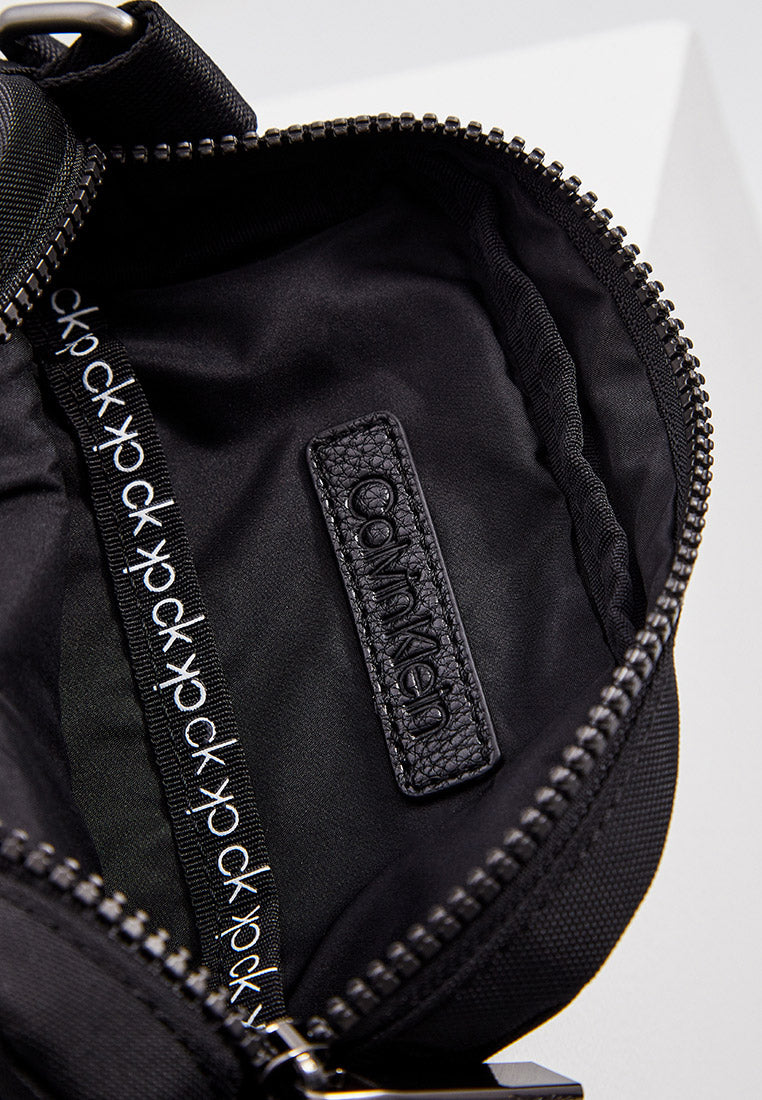 C.A.L.V.I.N. K.L.E.I.N. MESSENGER BAG