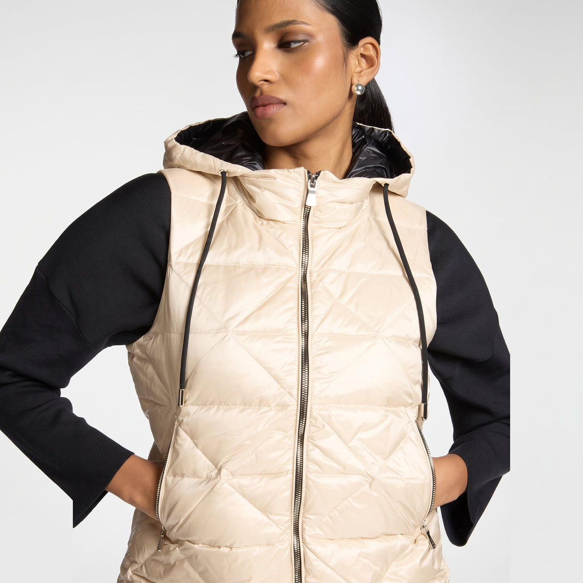 C.a.l.v.i.n K.l.e.i.n Lightweight sleeveless down jacket