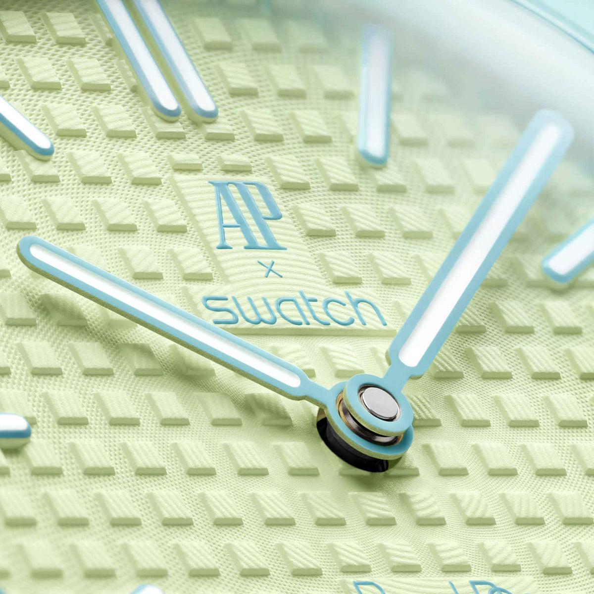 A.u.d.e.m.a.r.s P.i.g.u.e.t x S.W.A.T.C.H ROYAL POP BLAUE ACHT POCKET WATCH