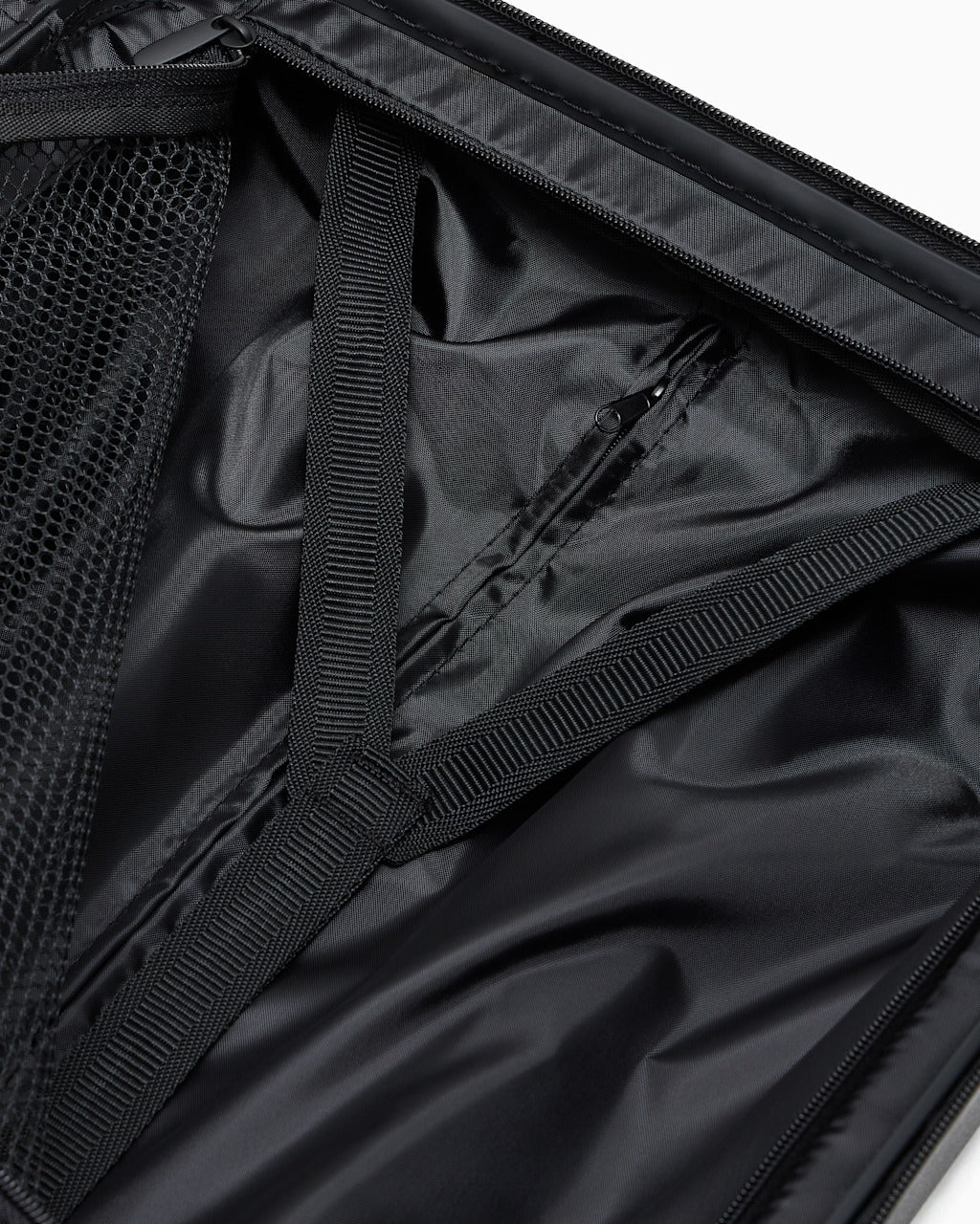 A.R.M.A.N.I E.X.C.H.A.N.G.E Cabin suitcase XM000899 AF13793 UC001 Black