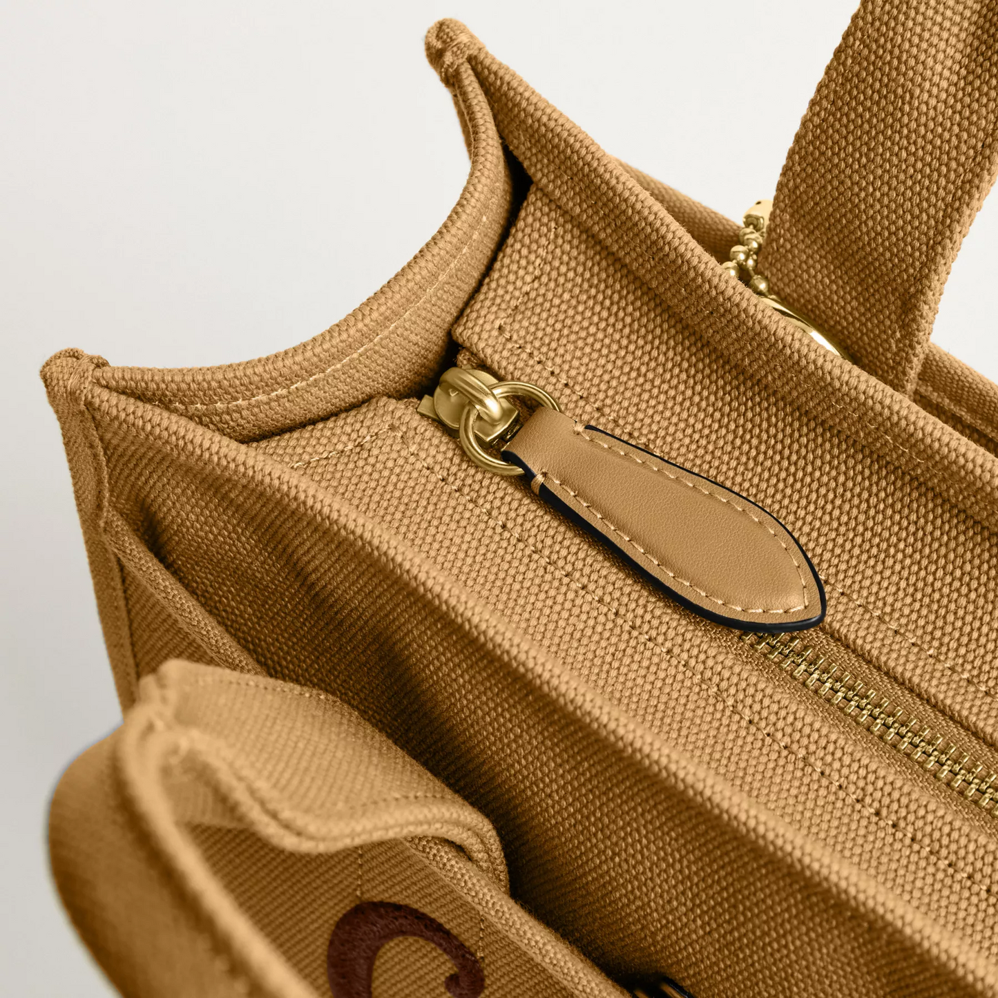 C.O.A.C.H CARGO TOTE BAG 26