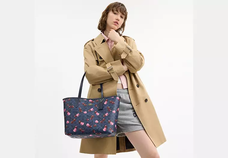 C.O.A.C.H City Tote Bag In Signature Canvas With Cherry Print