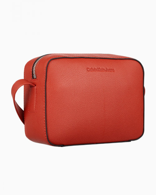 C.A.L.V.I.N. K.L.E.I.N. CROSSBODY BAG