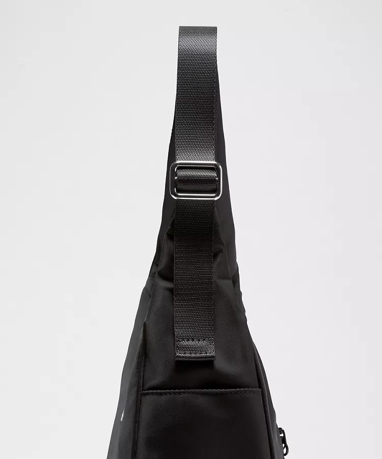 L.u.l.u.l.e.m.o.n SHOUDER BAG 4L