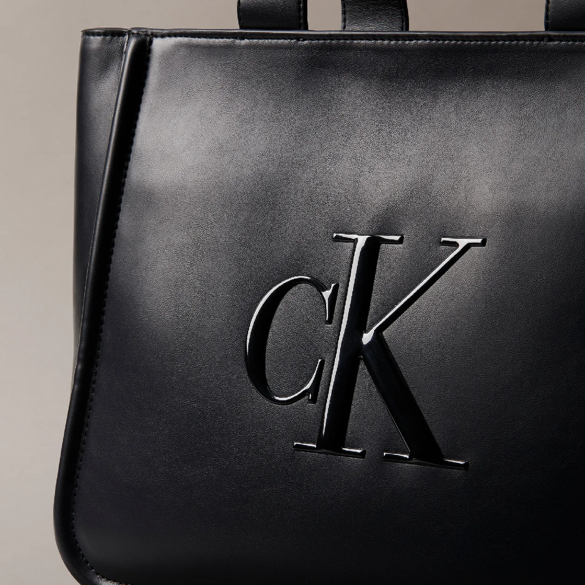 C.A.L.V.I.N K.L.E.I.N Shoulder Bag LV04F3218G UB1 BLACK