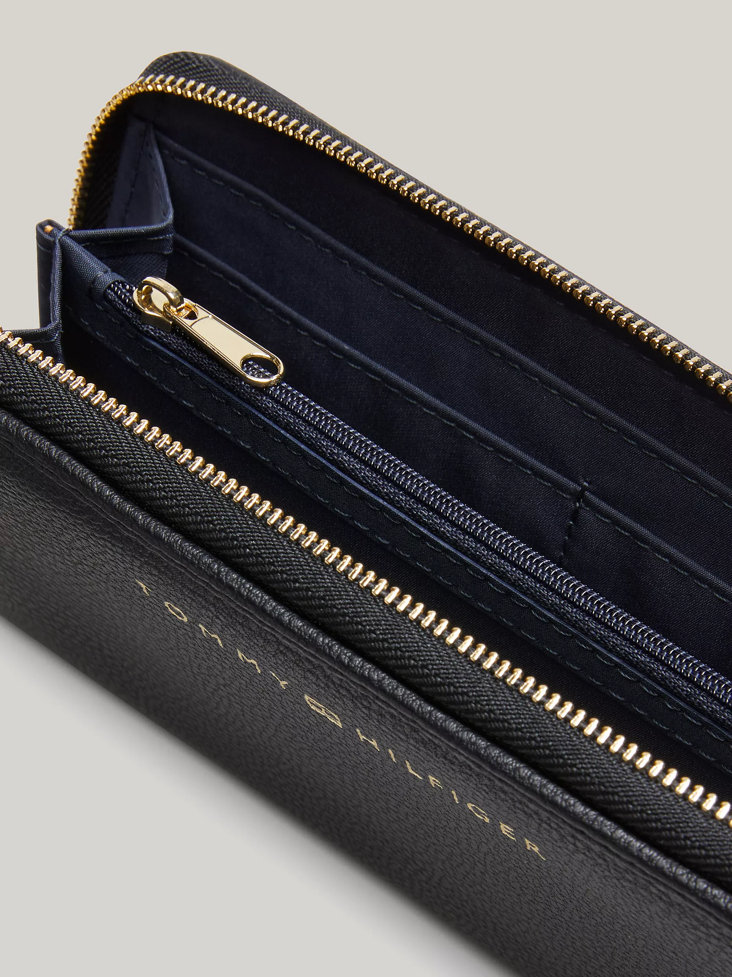 T.O.M.M.Y H.I.L.F.I.G.E.R Large Zip Wallet