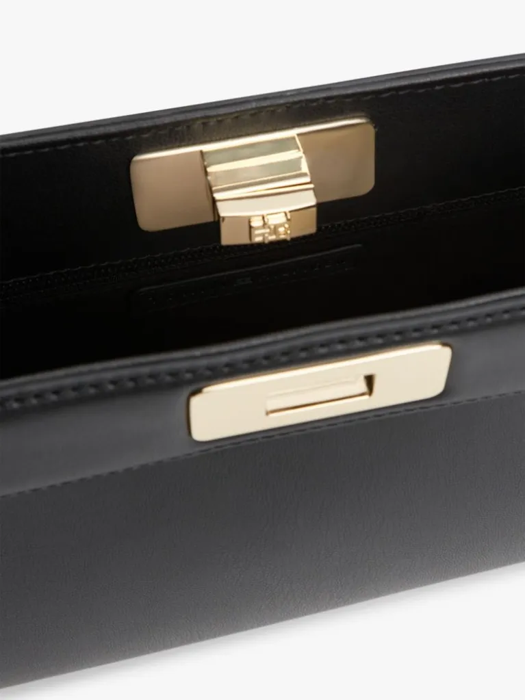 T.O.M.M.Y H.I.L.F.I.G.E.R Modern Chain TH Monogram Clasp Clutch