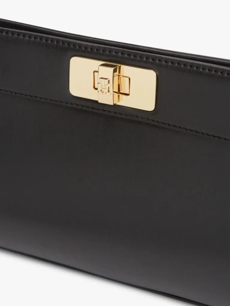 T.O.M.M.Y H.I.L.F.I.G.E.R Modern Chain TH Monogram Clasp Clutch