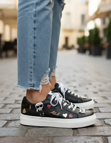 K.A.R.L L.A.G.E.R.F.E.L.D CATE LEATHER EMOJI PIN SNEAKER