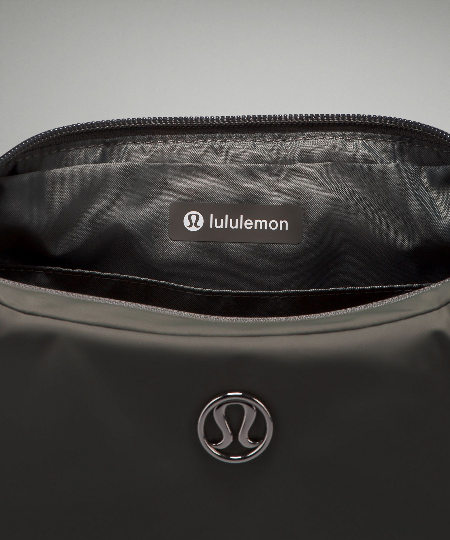 L.u.l.u.l.e.m.o.n SHOUDER BAG 4L