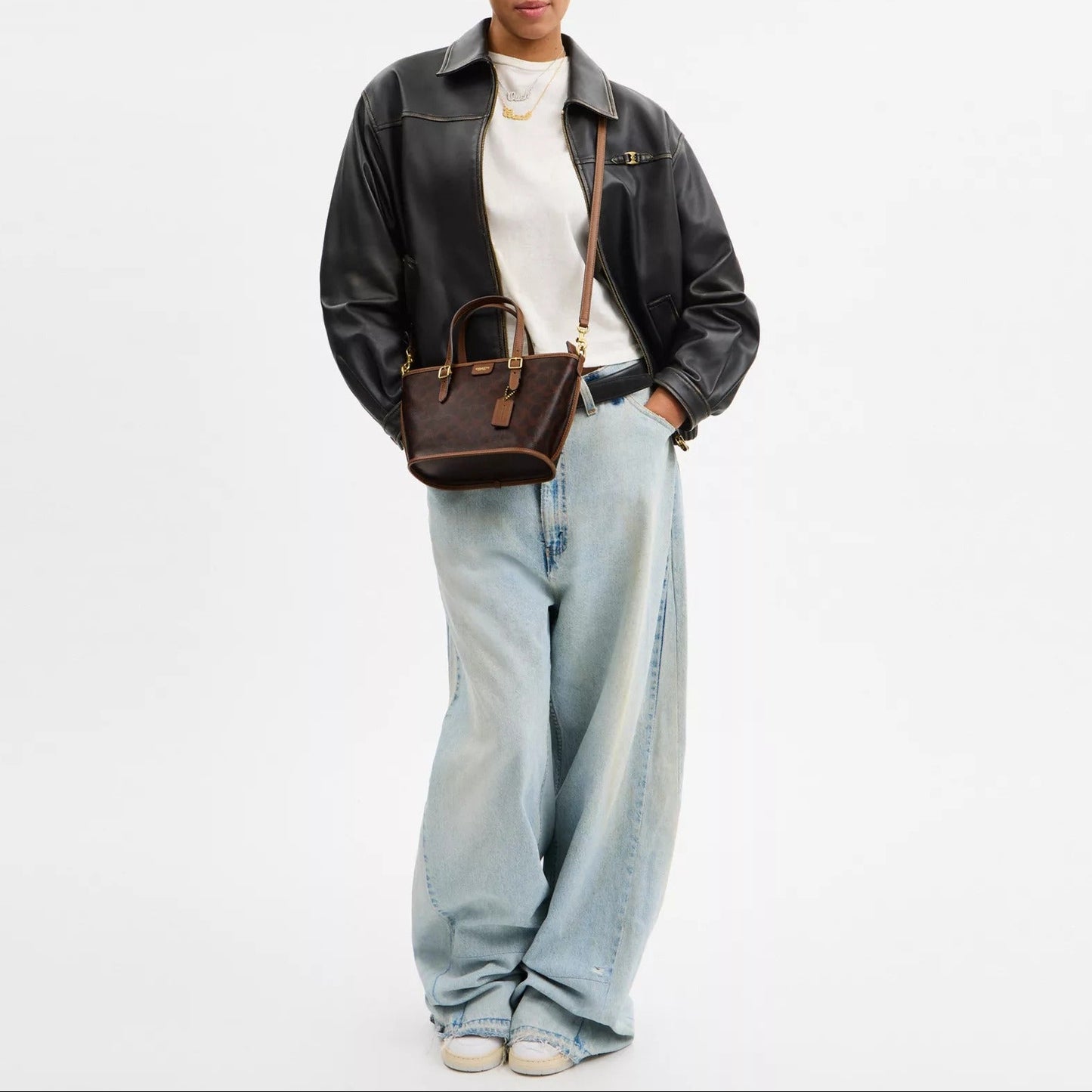 C.O.A.C.H TAXI TOTE BAG 21 IN SIGNATURE CANVAS