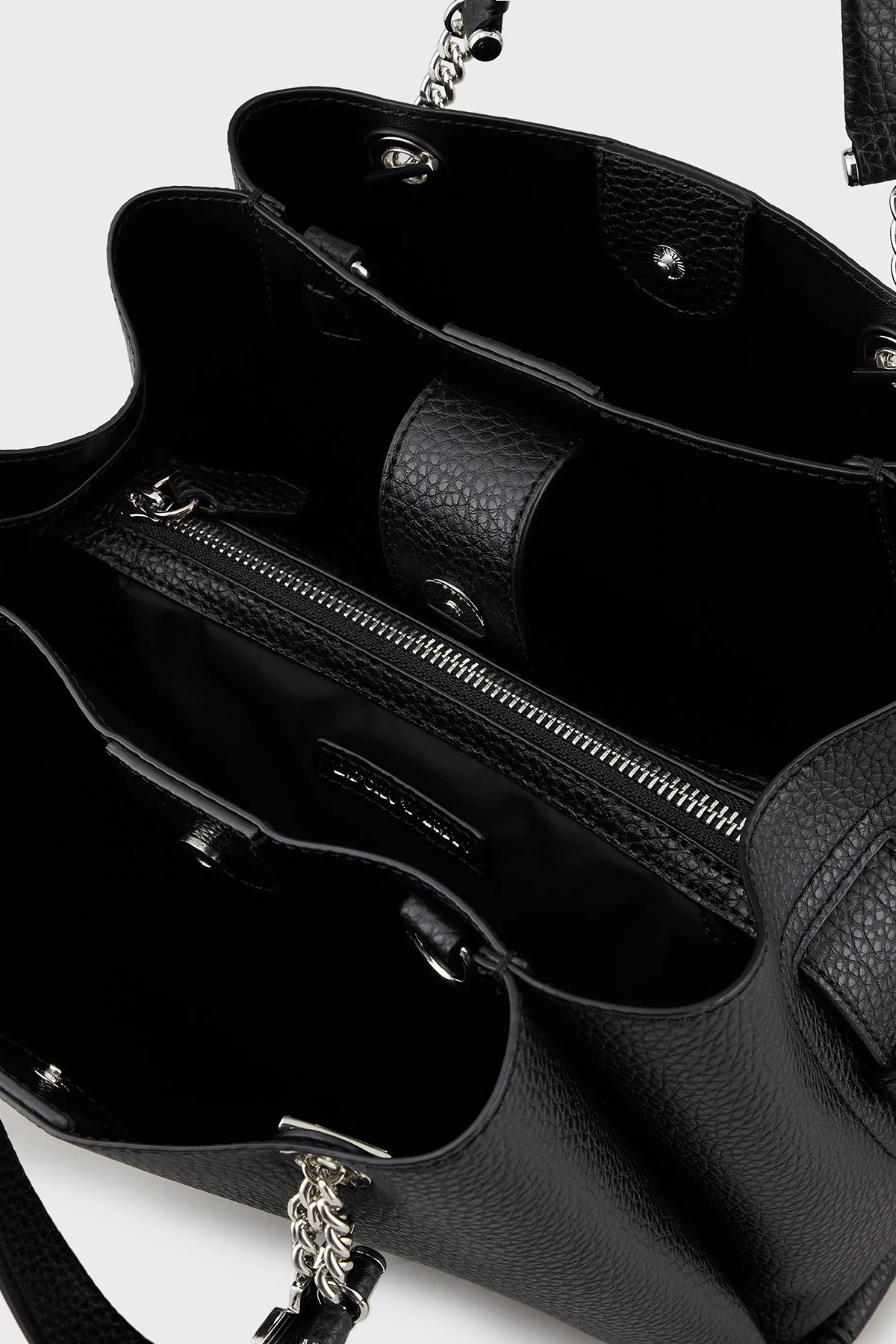 E.M.P.O.R.I.O A.R.M.A.N.I SHOULDER BAG