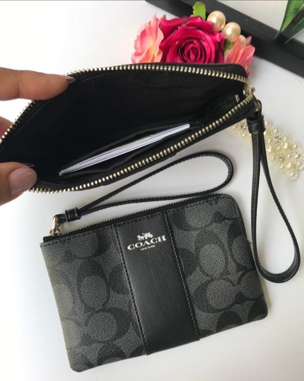 C.O.A.C.H CORNER ZIP WRISTLET