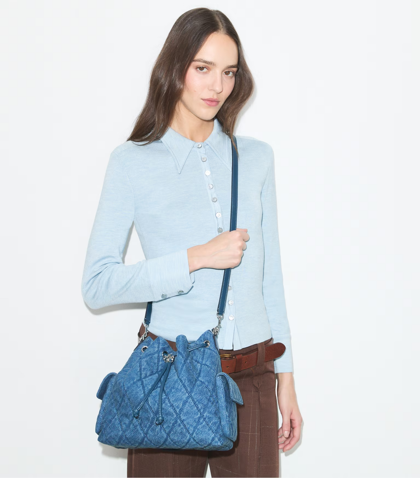 T.O.R.Y B.U.R.C.H CHARLIE QUILTED DENIM DRAWSTRING SHOULDER BAG