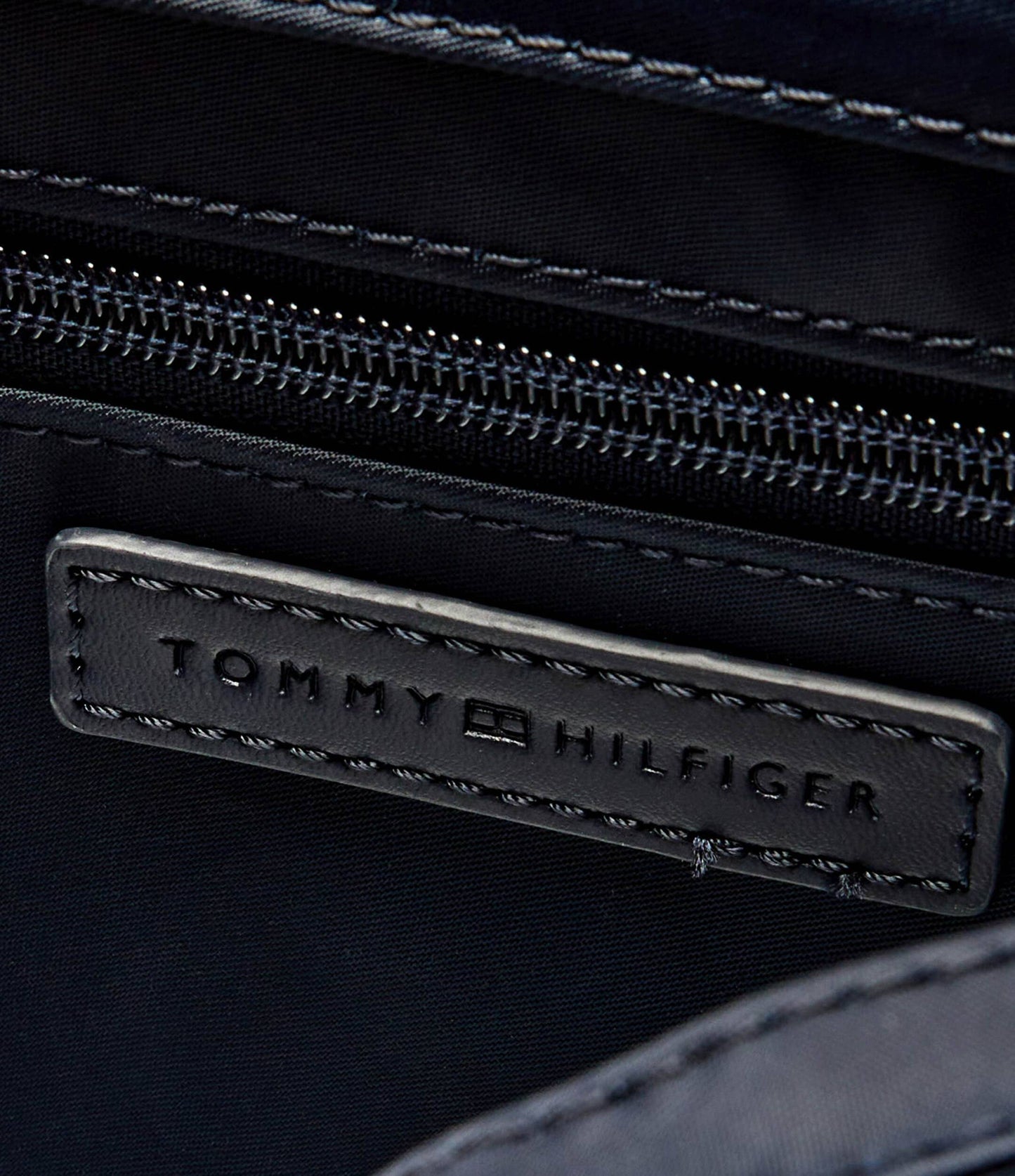 T.O.M.M.Y  H.I.L.F.I.G.E.R Crossbody Bag