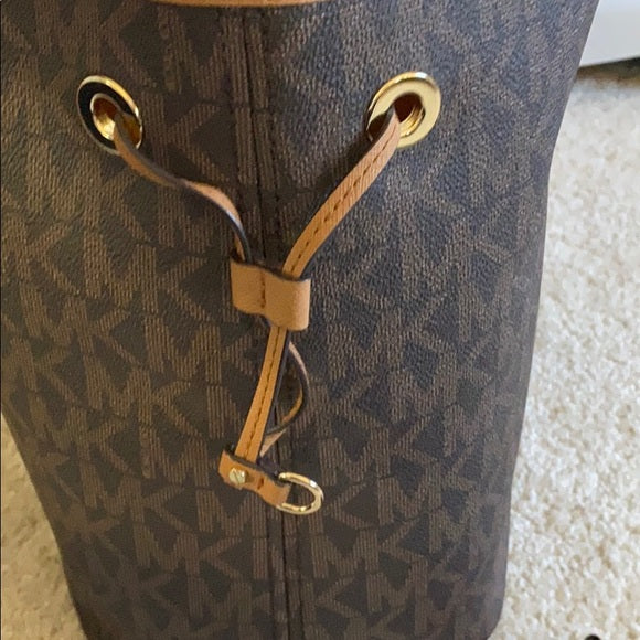 M.I.C.H.A.E.L K.O.R.S Jet set travel drawstring tote Bag