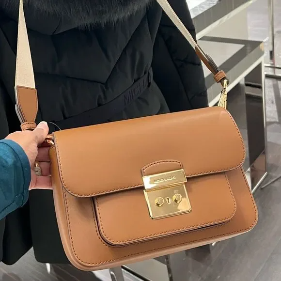 M.I.C.H.A.E.L. K.O.R.S. CROSSBODY BAG