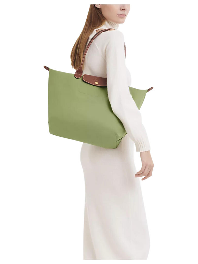 L.O.N.G.C.H.A.M.P  Medium Le Pliage Shoulder Bag