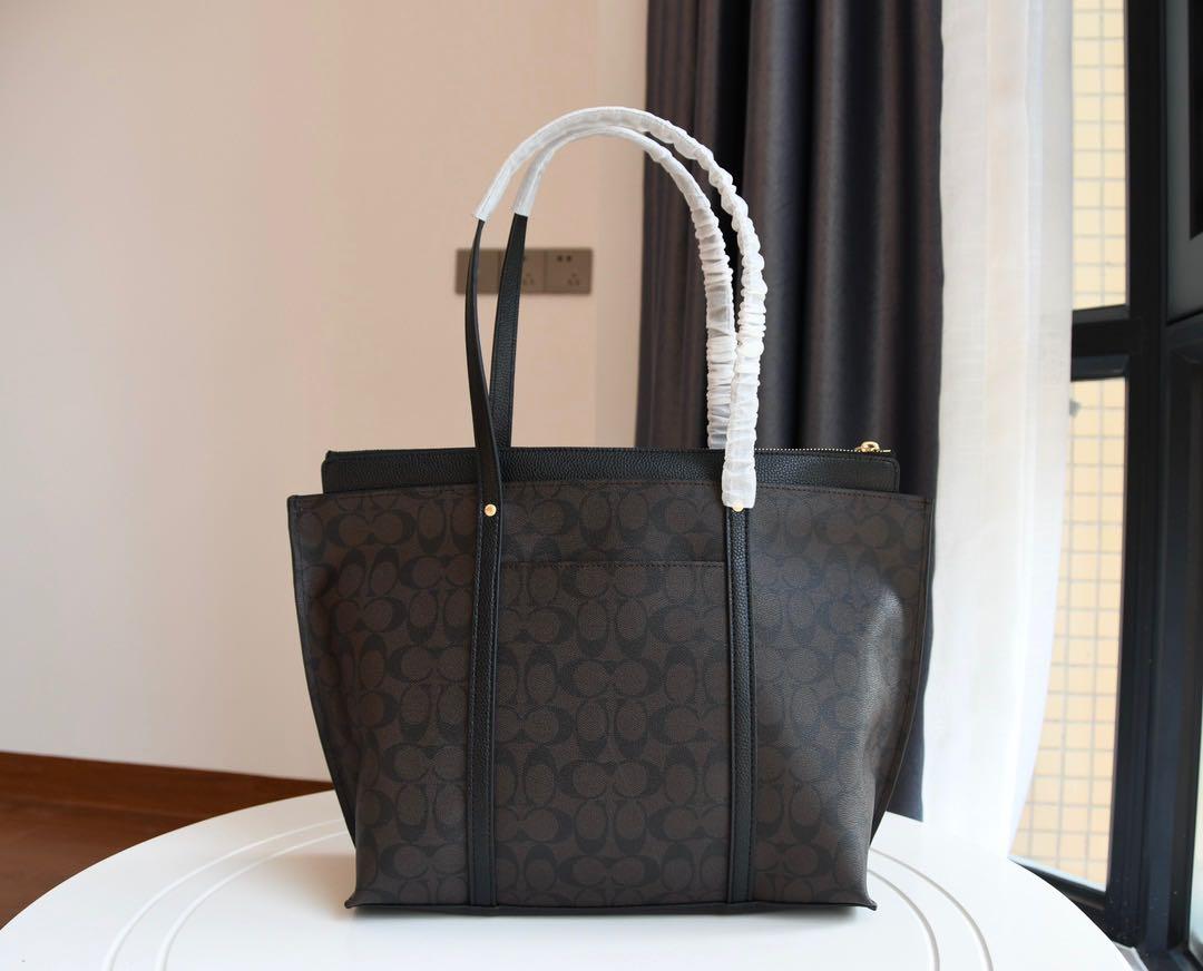 C.O.A.C.H. SHOULDER HANDBAG