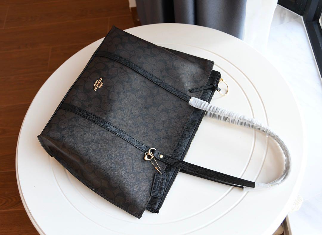 C.O.A.C.H. SHOULDER HANDBAG